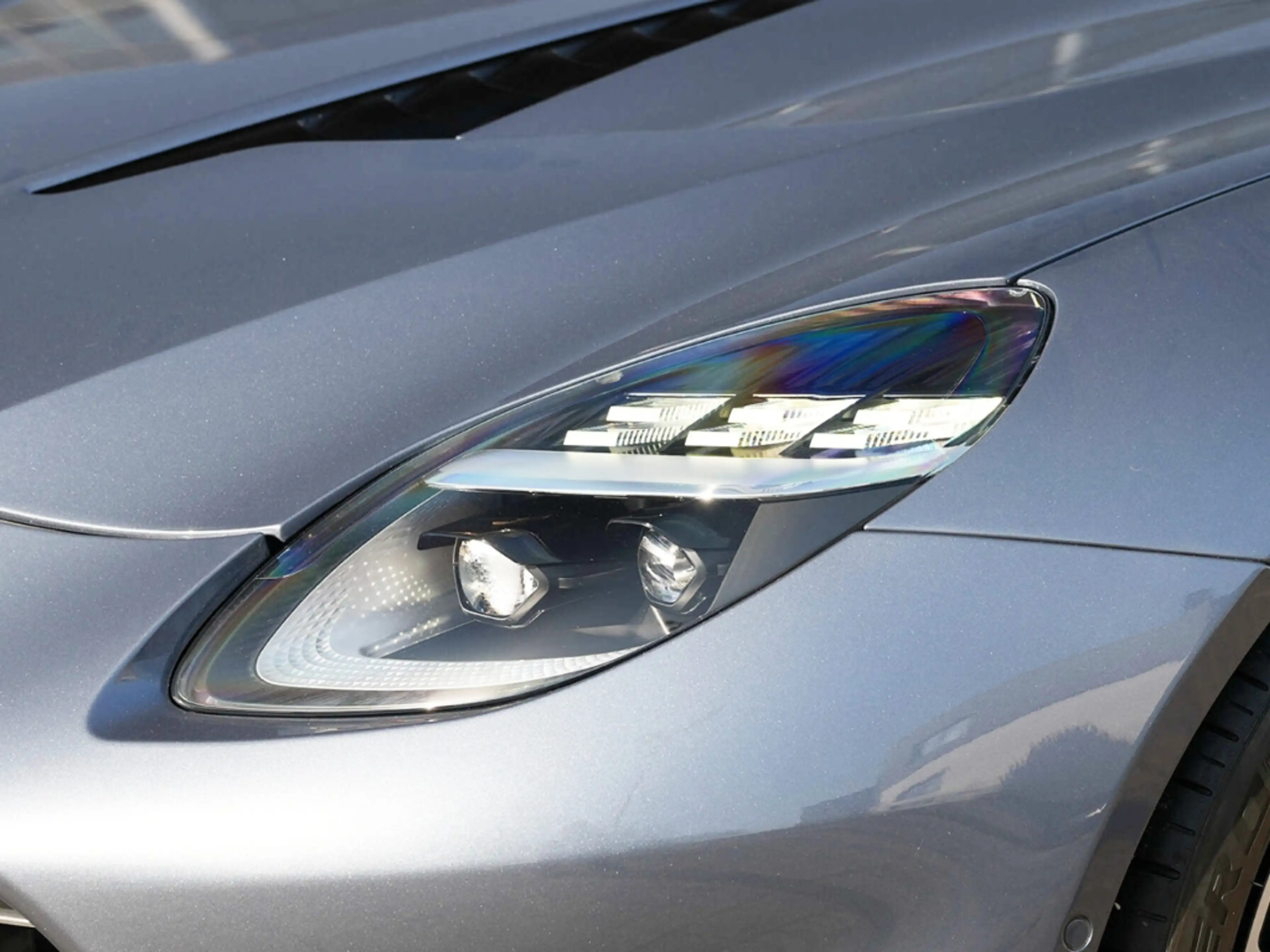 Aston Martin Vanquish Concours Blue / Oxford Tan  Bowers and Wilkins — photo 11
