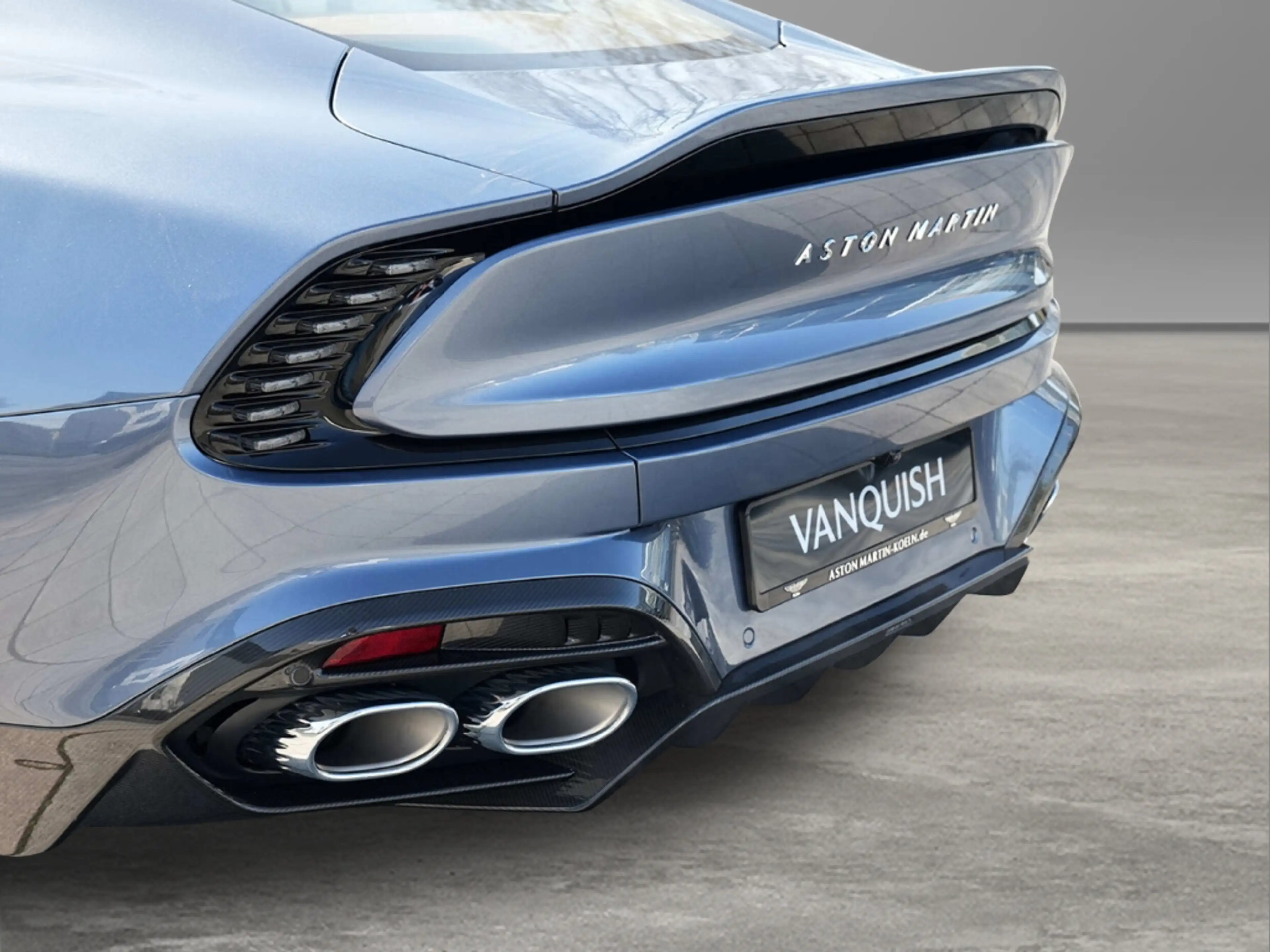 Aston Martin Vanquish Concours Blue / Oxford Tan  Bowers and Wilkins — photo 15