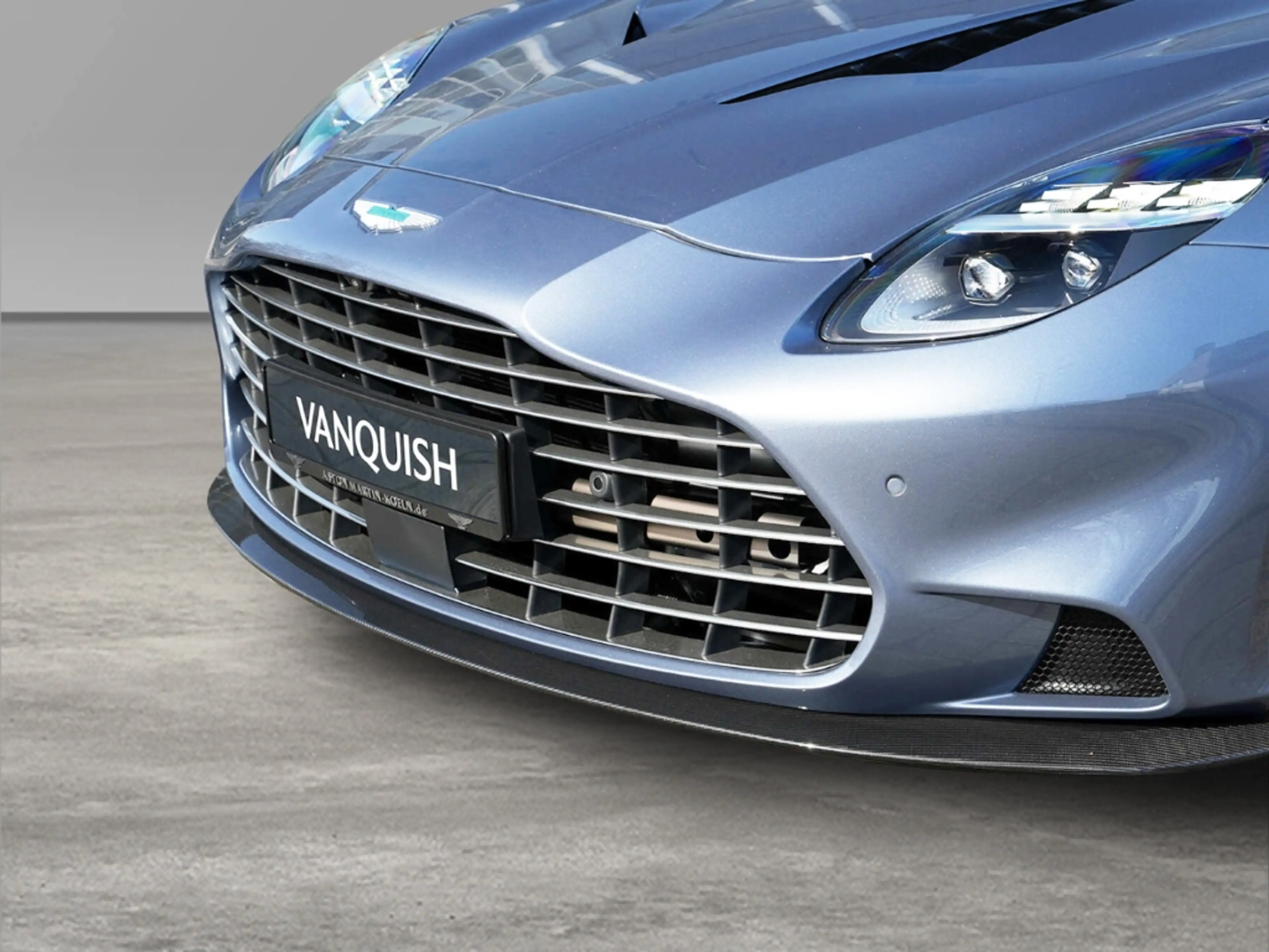 Aston Martin Vanquish Concours Blue / Oxford Tan  Bowers and Wilkins — photo 10