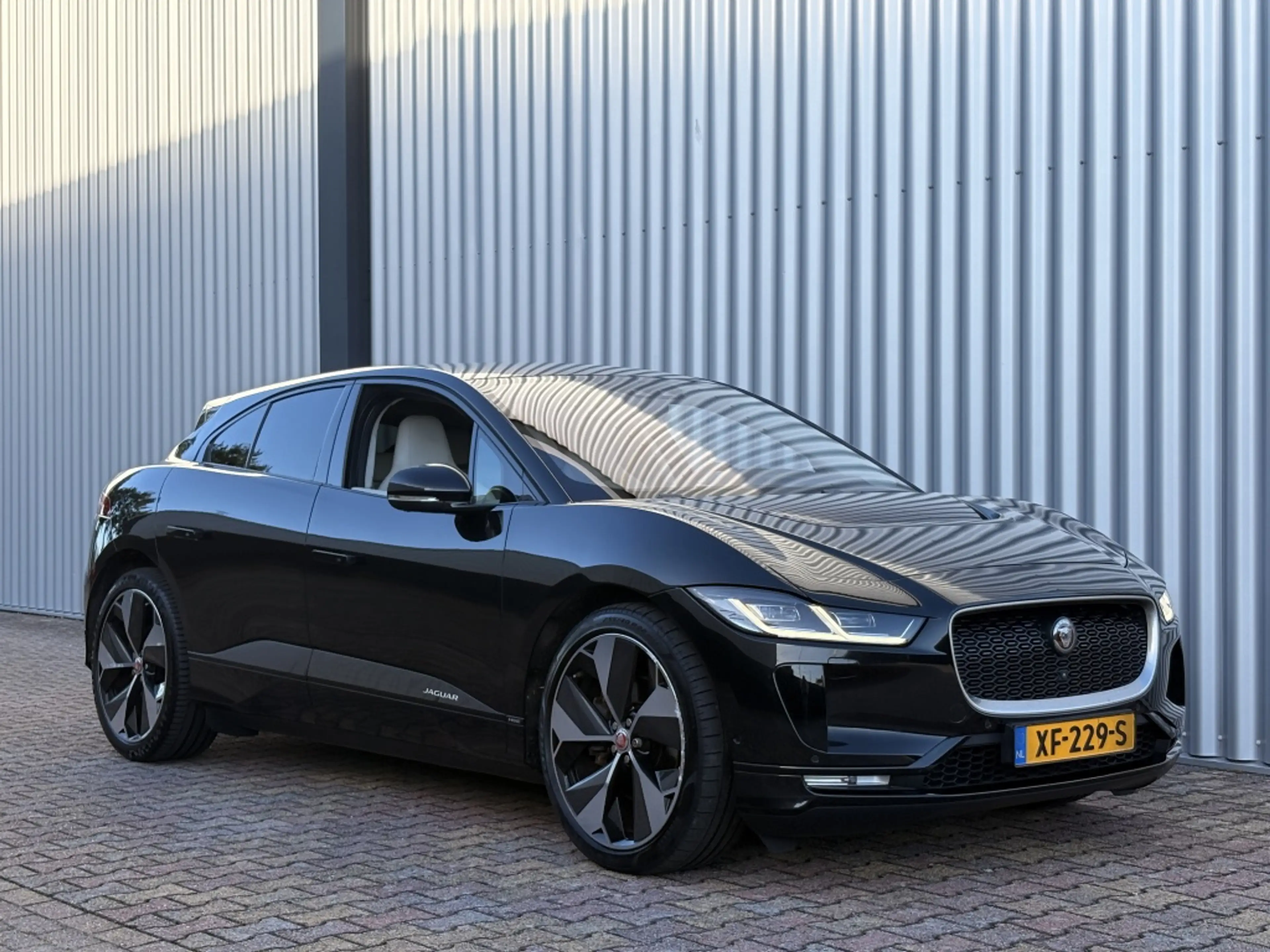 Jaguar I-Pace EV400 First Edition — photo 10