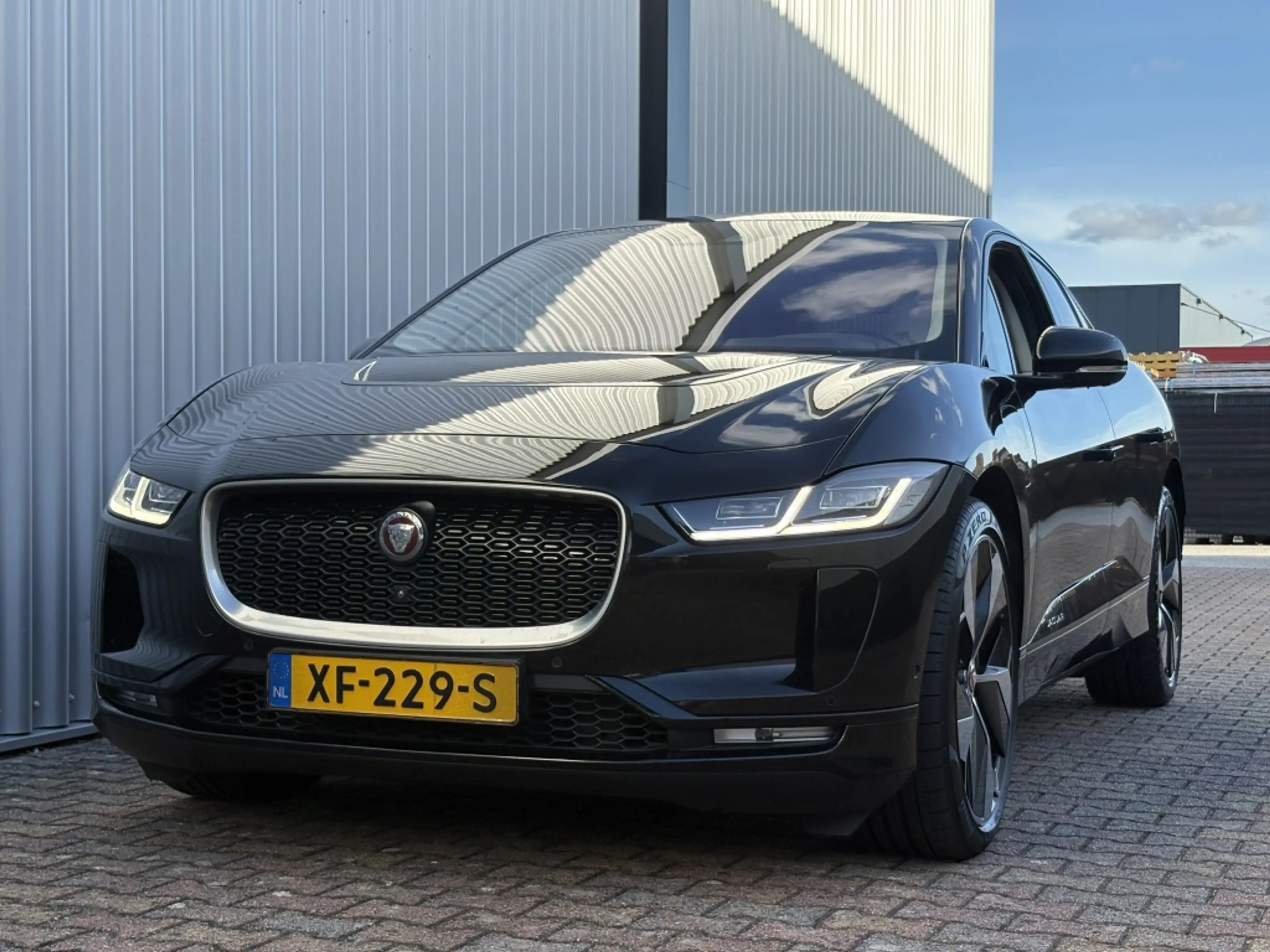 Jaguar I-Pace EV400 First Edition — photo 3