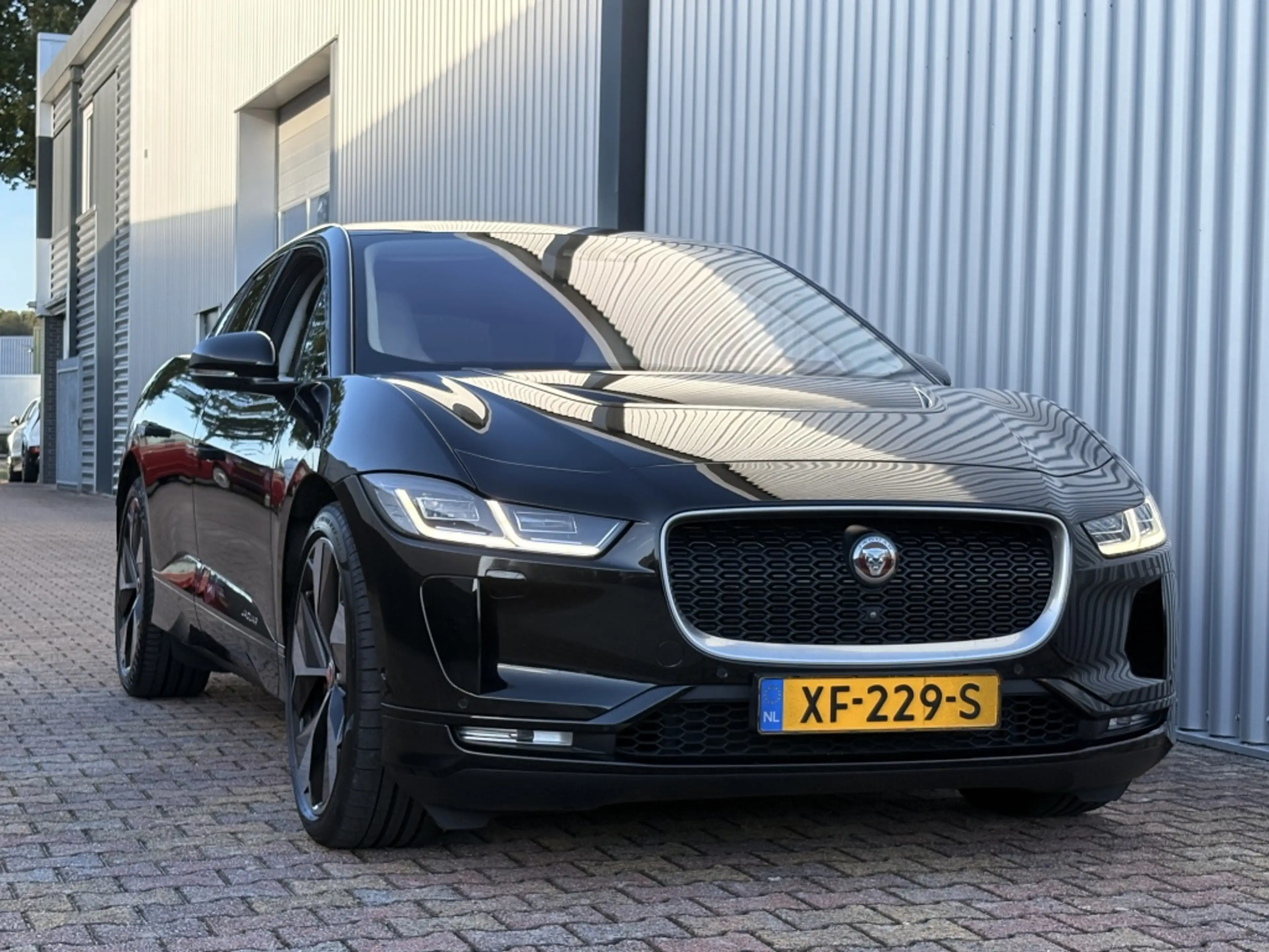 Jaguar I-Pace EV400 First Edition — photo 11