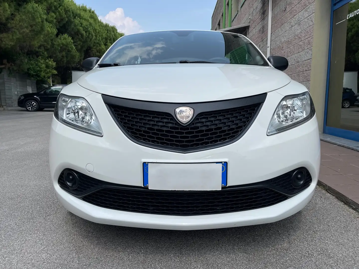 Lancia Ypsilon 1.0 70CV HYBRID GOLD 5 POSTI UNIPROPRIETARIO Bianco - 2