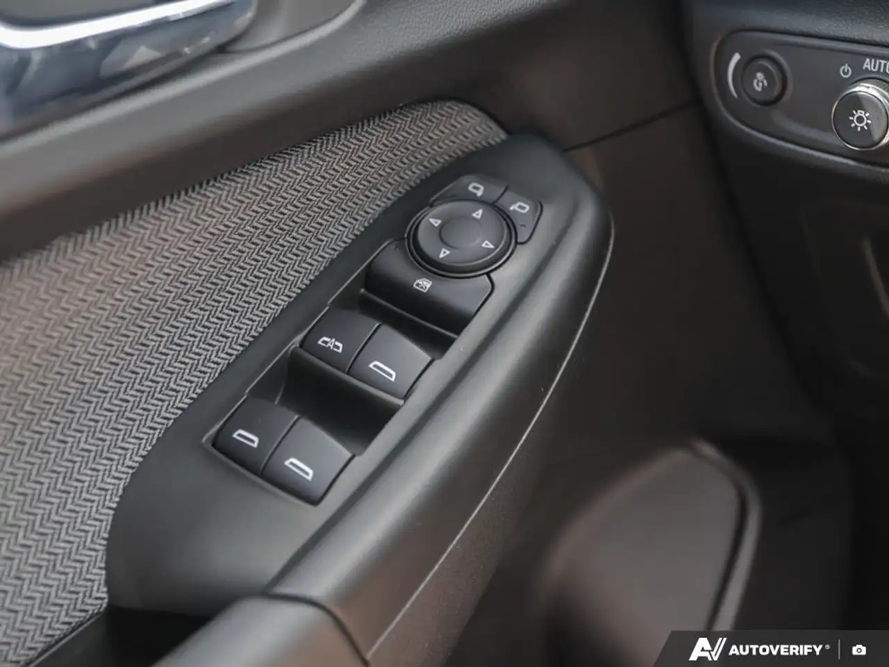 Chevrolet Trailblazer photo Chevrolet Trailblazer