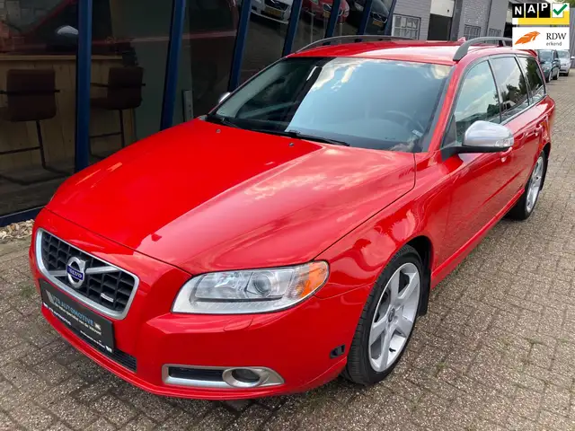 Volvo V70 2.5FT R-Design 230PK LEER / XENON / PDC / TREKHAAK