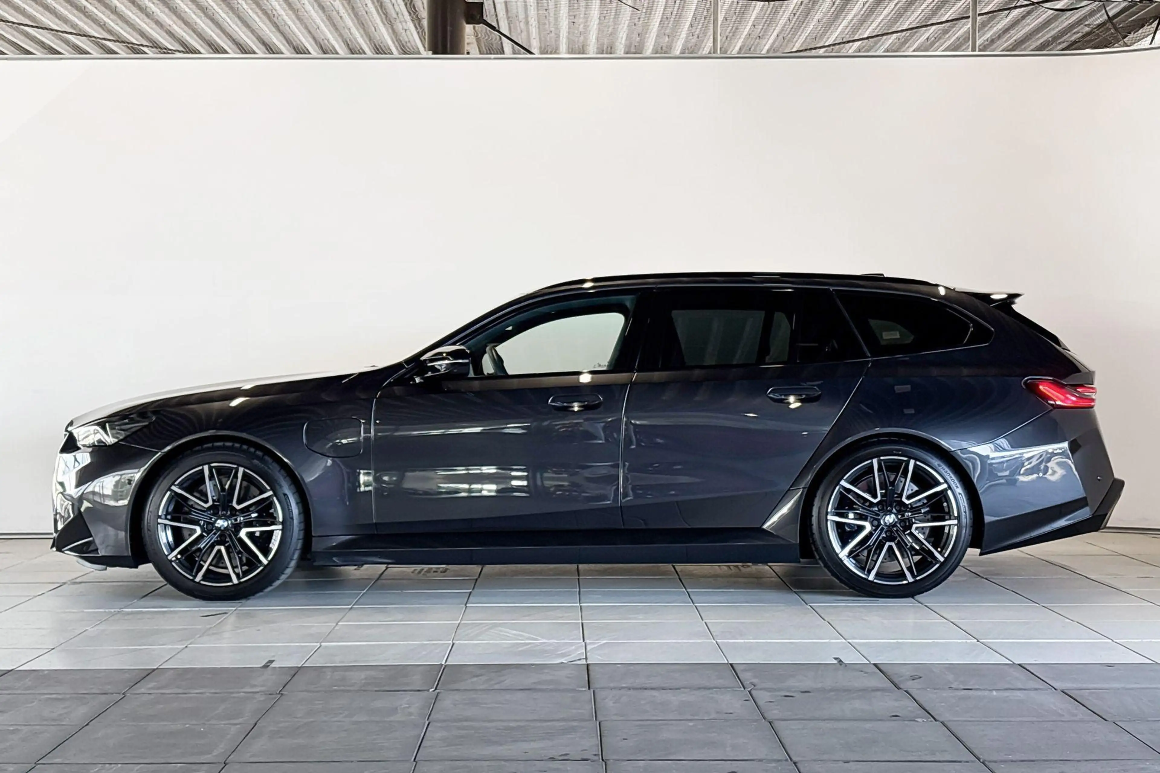 BMW M5 Touring M Drive Professional - Verwacht: Augustus — photo 2