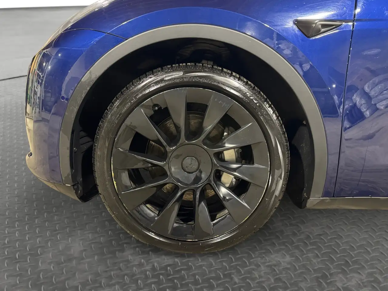 Tesla Model Y снимка Tesla Model Y