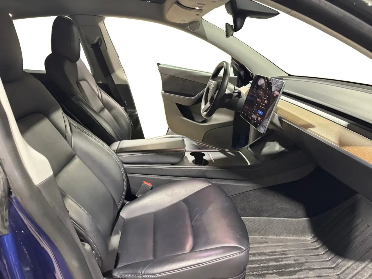 Tesla Model Y снимка Tesla Model Y