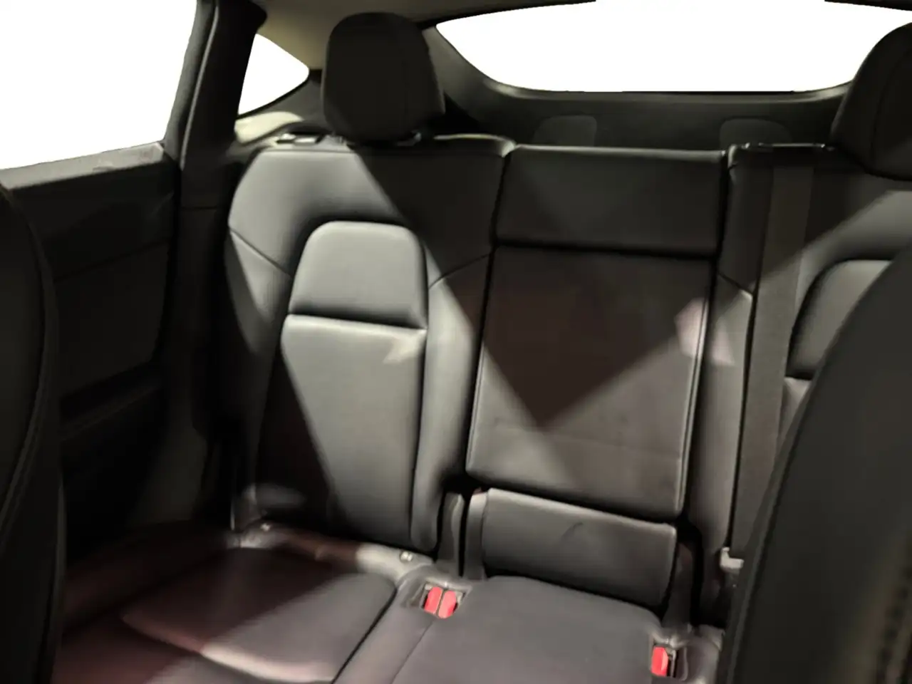 Tesla Model Y снимка Tesla Model Y