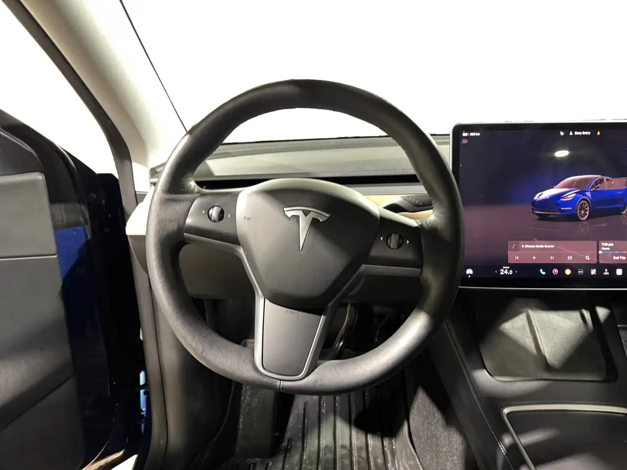 Tesla Model Y снимка Tesla Model Y