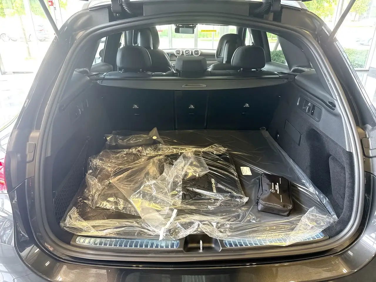 Mercedes-Benz GLC снимка Mercedes-Benz GLC