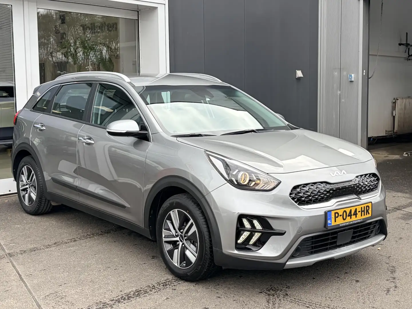 Kia Niro 1.6 GDi Hybrid DynamicLine Trekhaak | Navigatie | Grau - 2