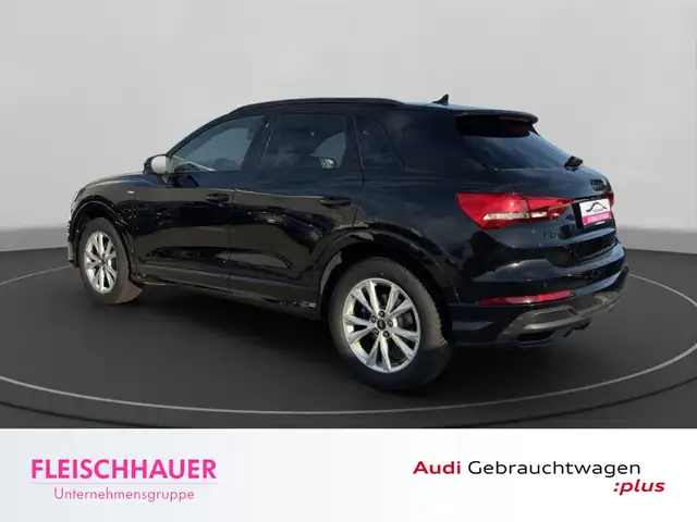 Audi Q3 view 5