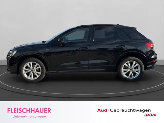 Audi Q3 view 3