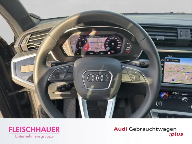 Audi Q3 view 11