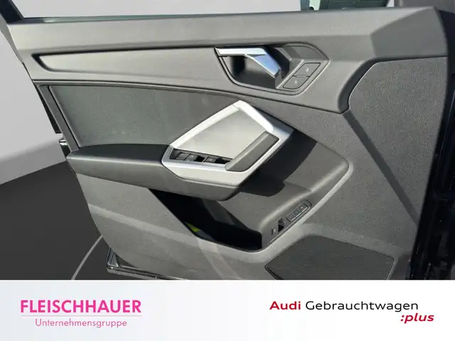 Audi Q3 view 13