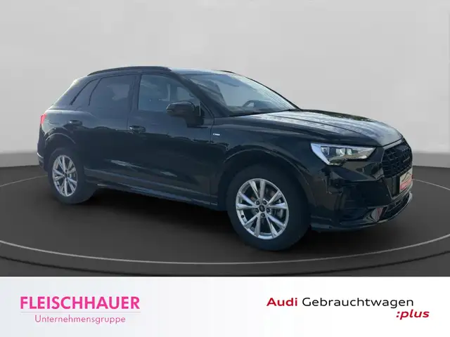 Audi Q3 view 9