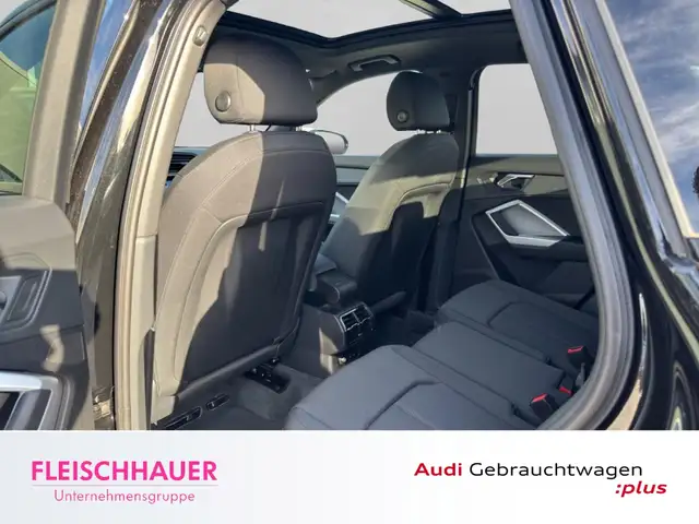 Audi Q3 view 14