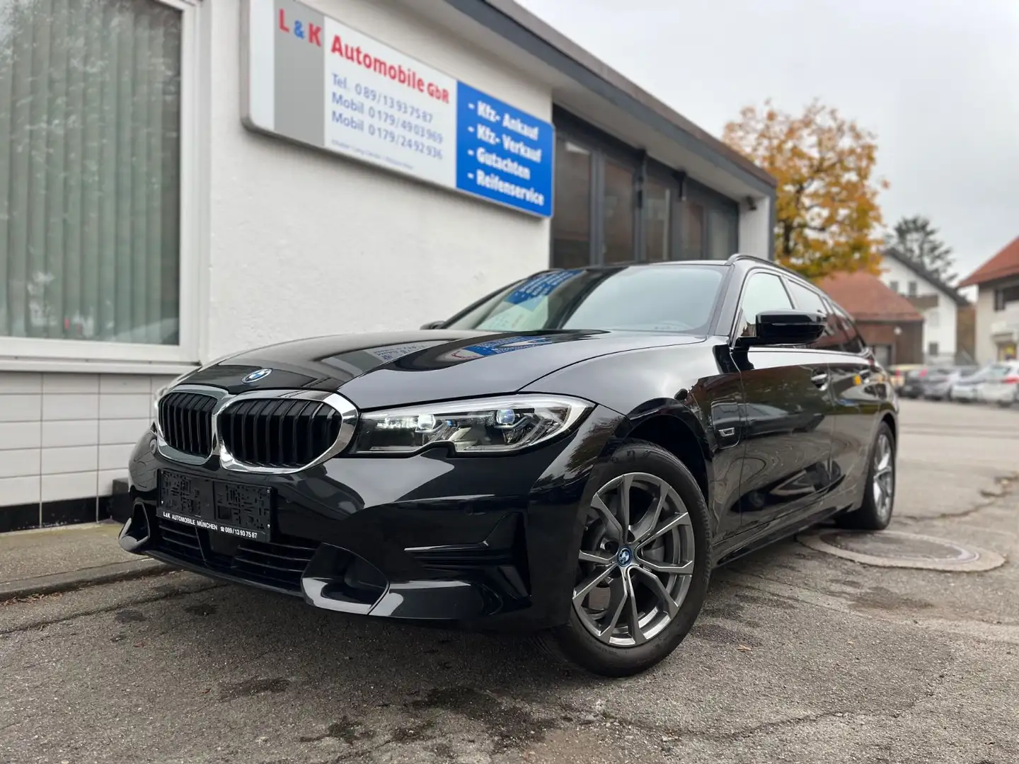 BMW 320 e xDrive Sport DrivAsist+ACC+Laser+DigCockpit Schwarz - 1