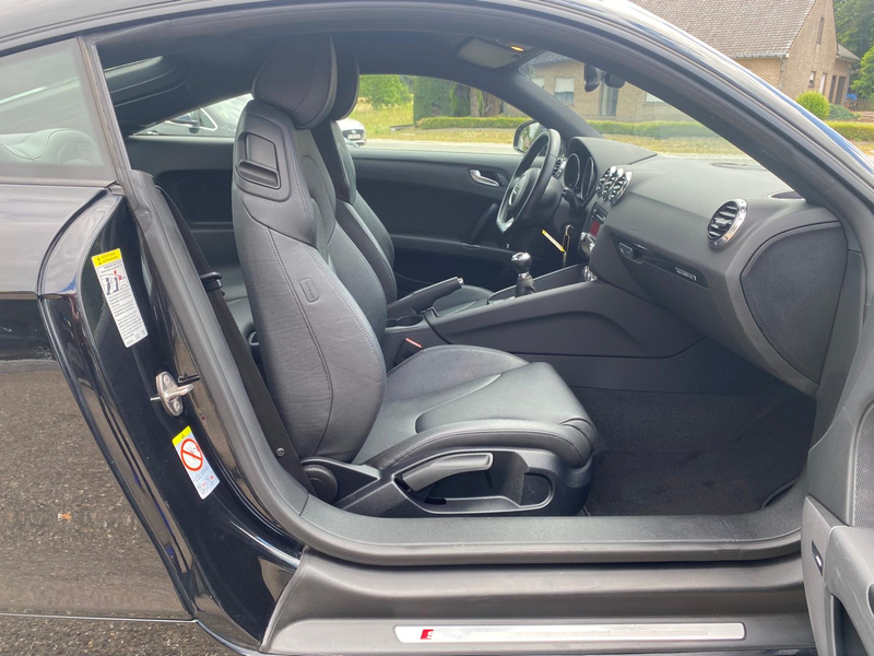 Audi TT Coupé 2.0 TDi Quattro S line DPF — photo 11