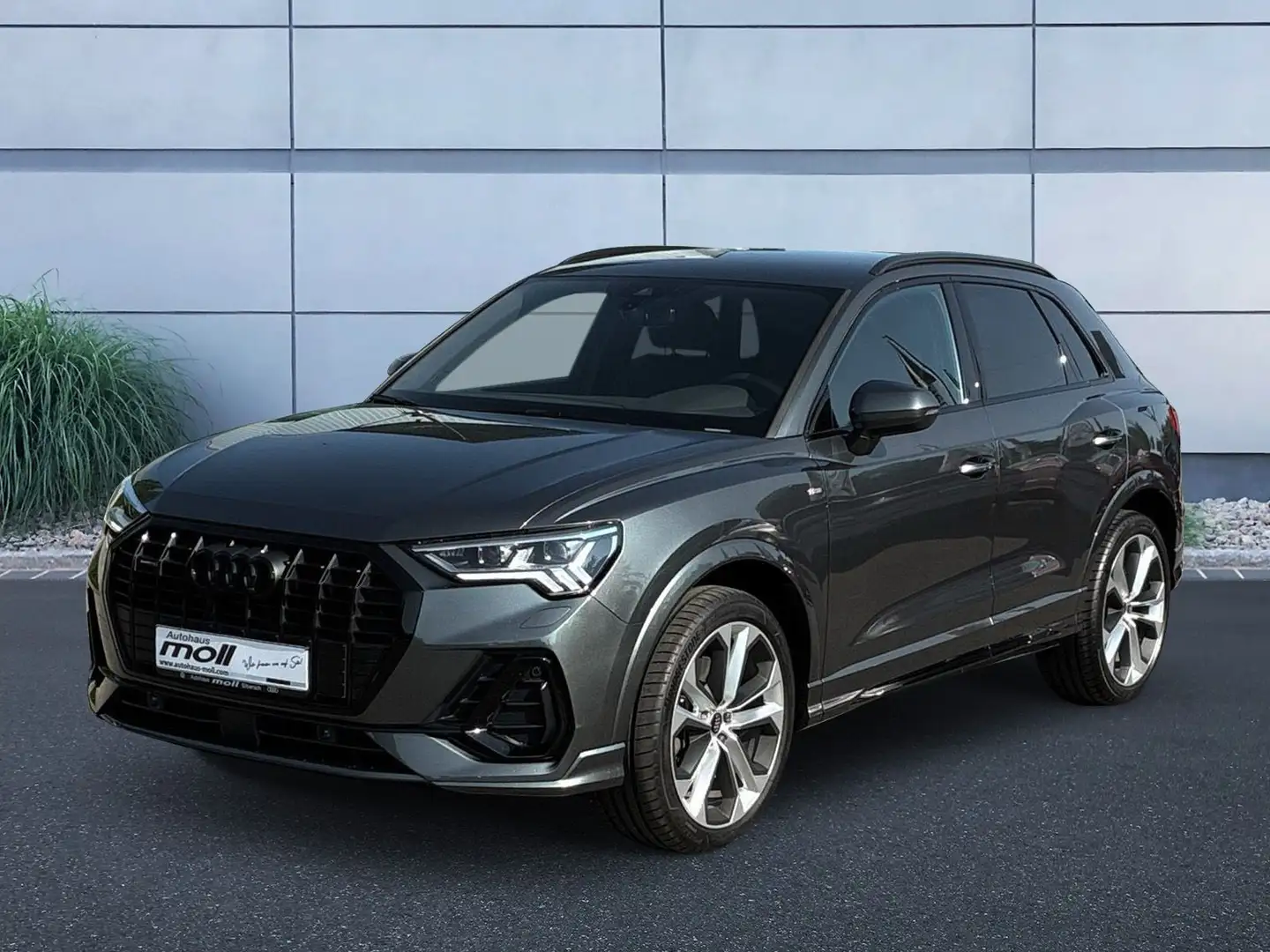 Audi Q3 S line 40 TFSI quattro 140(190) kW(PS) S tron Grau - 1