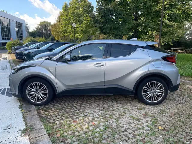 Toyota C-HR view 2