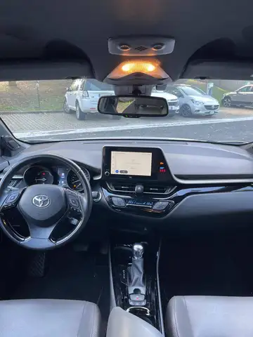 Toyota C-HR view 15