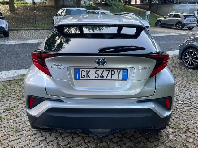 Toyota C-HR view 4
