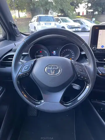 Toyota C-HR view 14