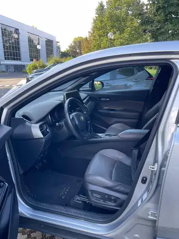 Toyota C-HR view 9