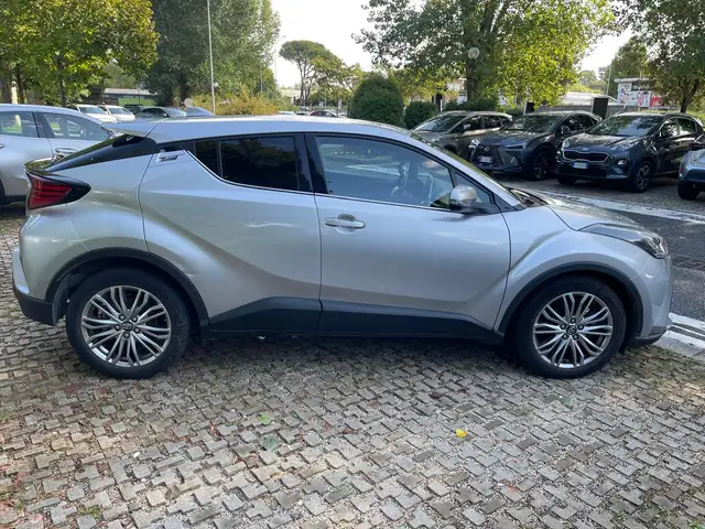 Toyota C-HR view 6