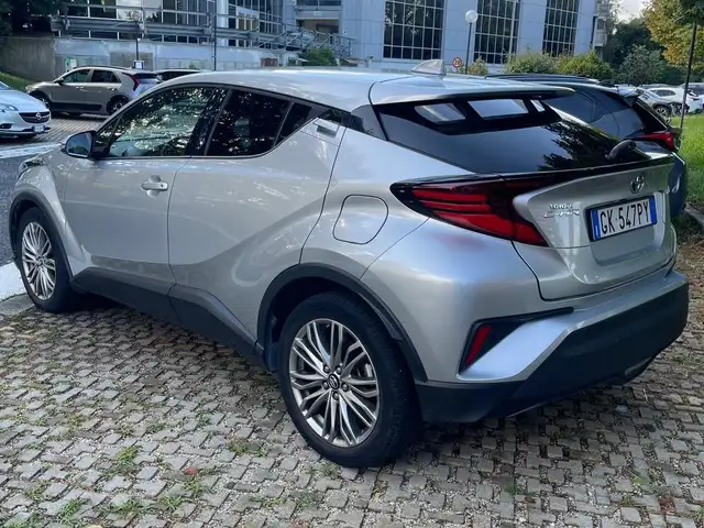 Toyota C-HR view 3