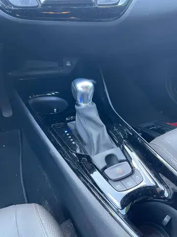 Toyota C-HR view 11