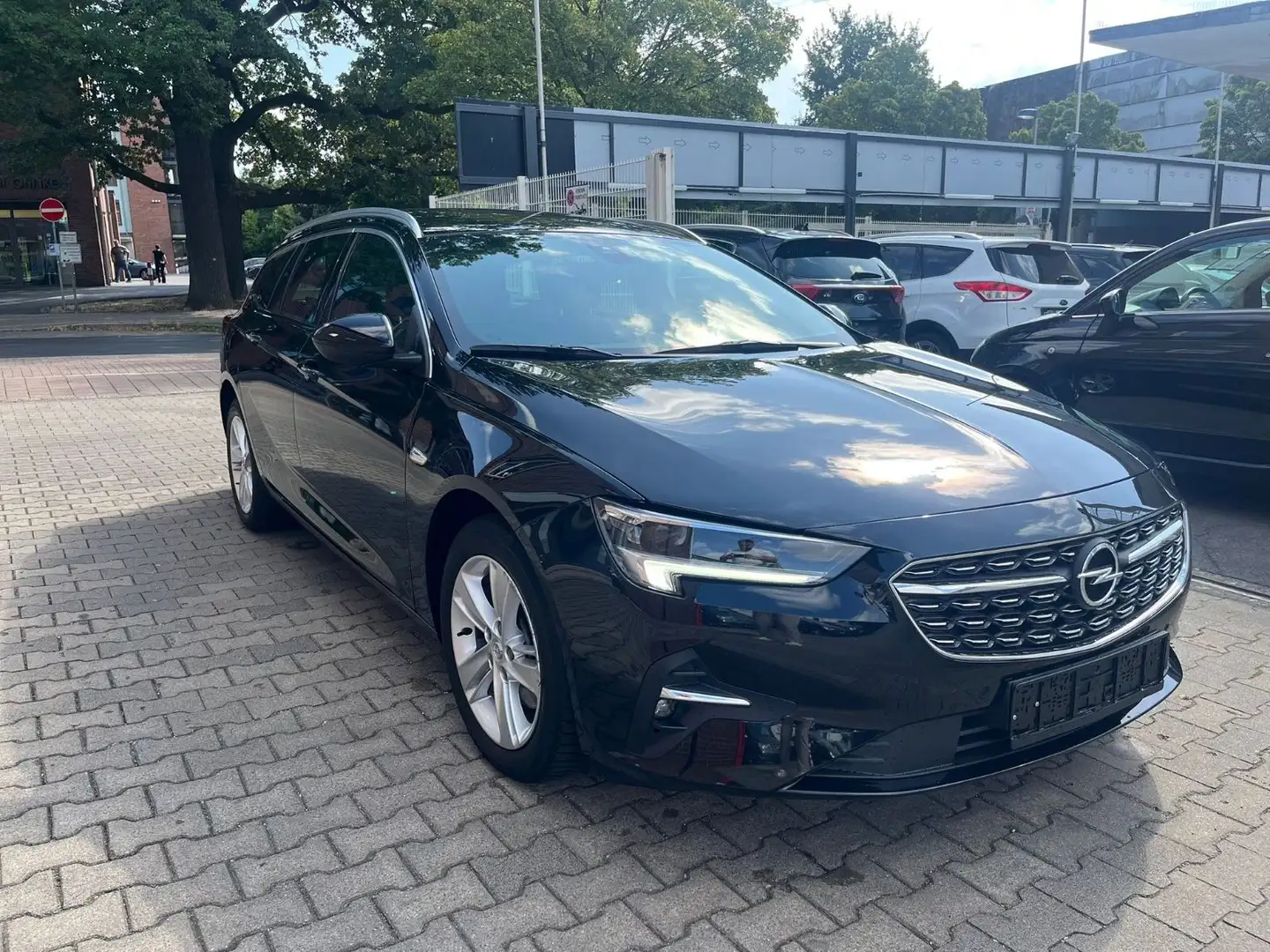 Opel Insignia B Sports Tourer Elegance  TOP GARANTIE Schwarz - 2