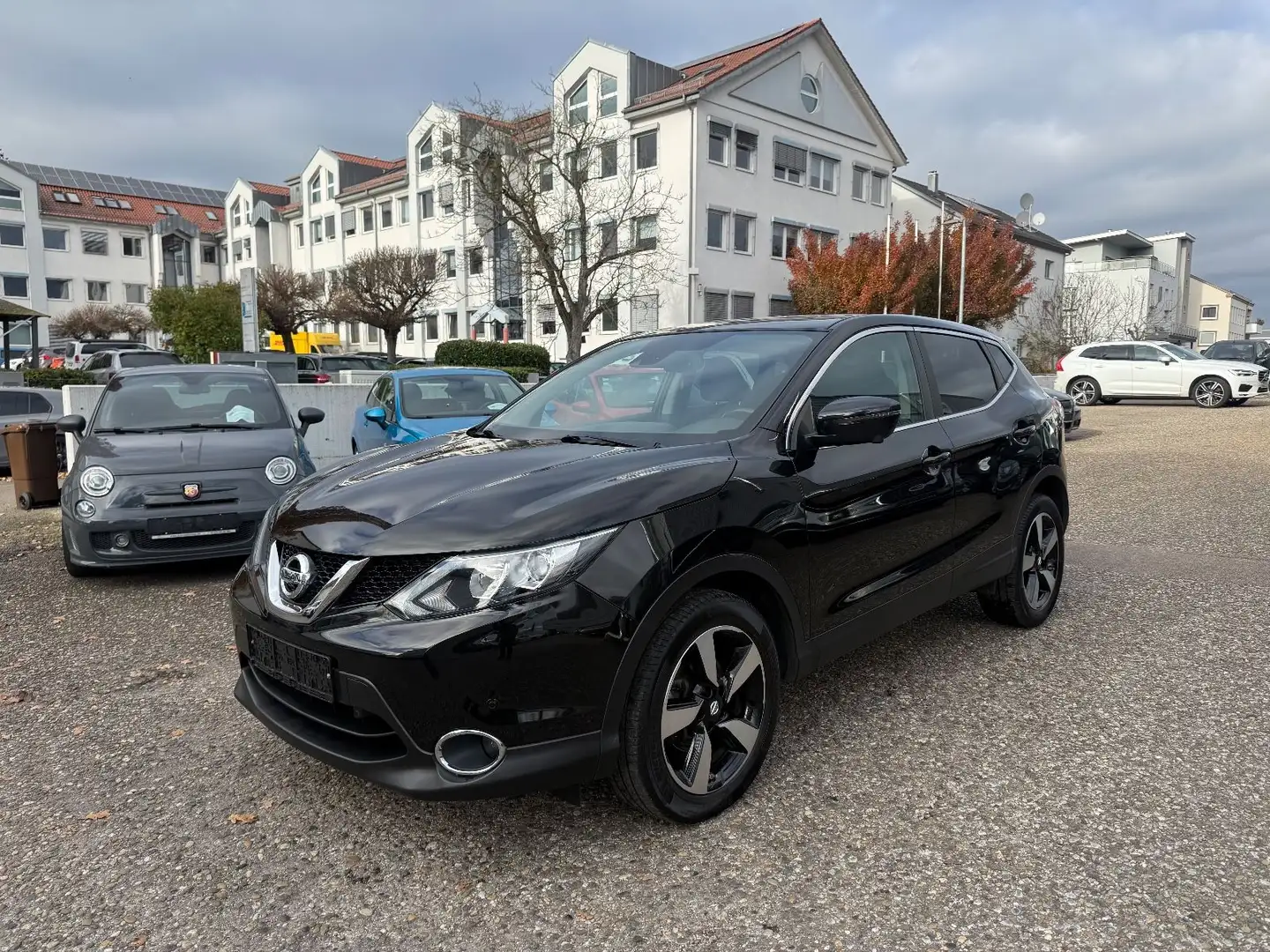 Nissan Qashqai 360°*1.Hand*AHK*Navi*Sitzheizung Nero - 1