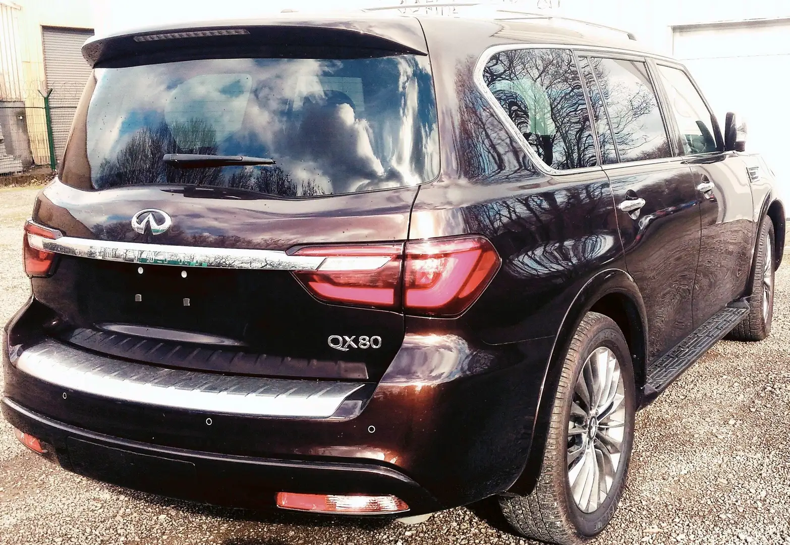 Infiniti QX80 Коричневый - 2