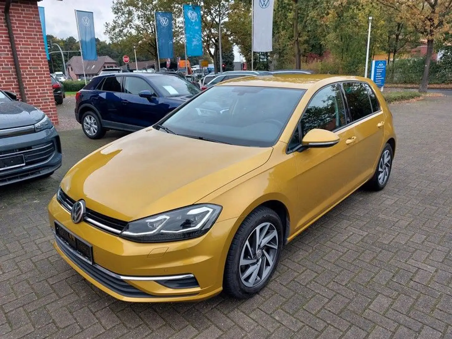 Volkswagen Golf VII 1,0 TSI Sound *DSG*LED*NAVI*Kamera*ACC Jaune - 1