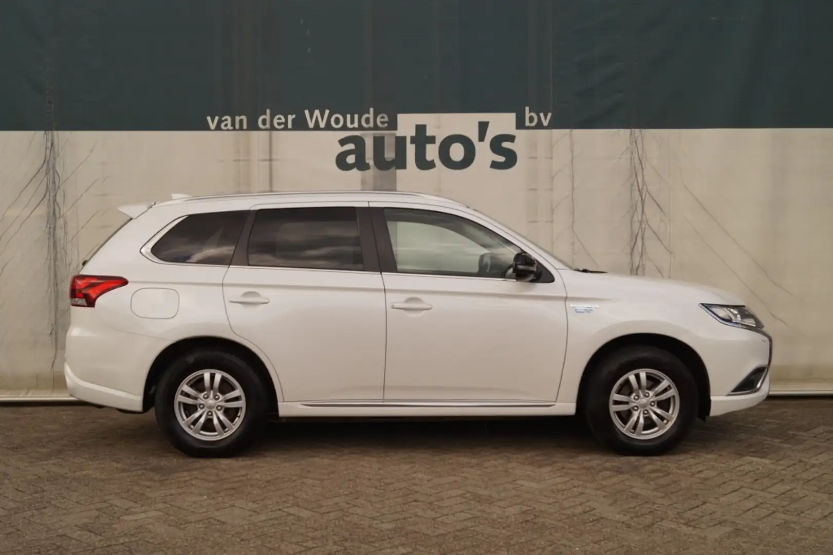 Mitsubishi Outlander 2.4 PHEV Automaat Pure -ECC-CAM-CRUISE- Blanco - 2