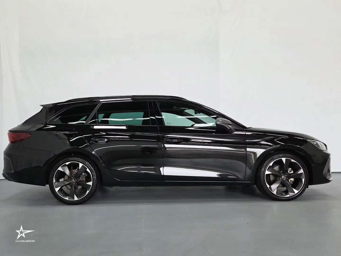 CUPRA Leon 1.5 eTSI Schwarz - 2