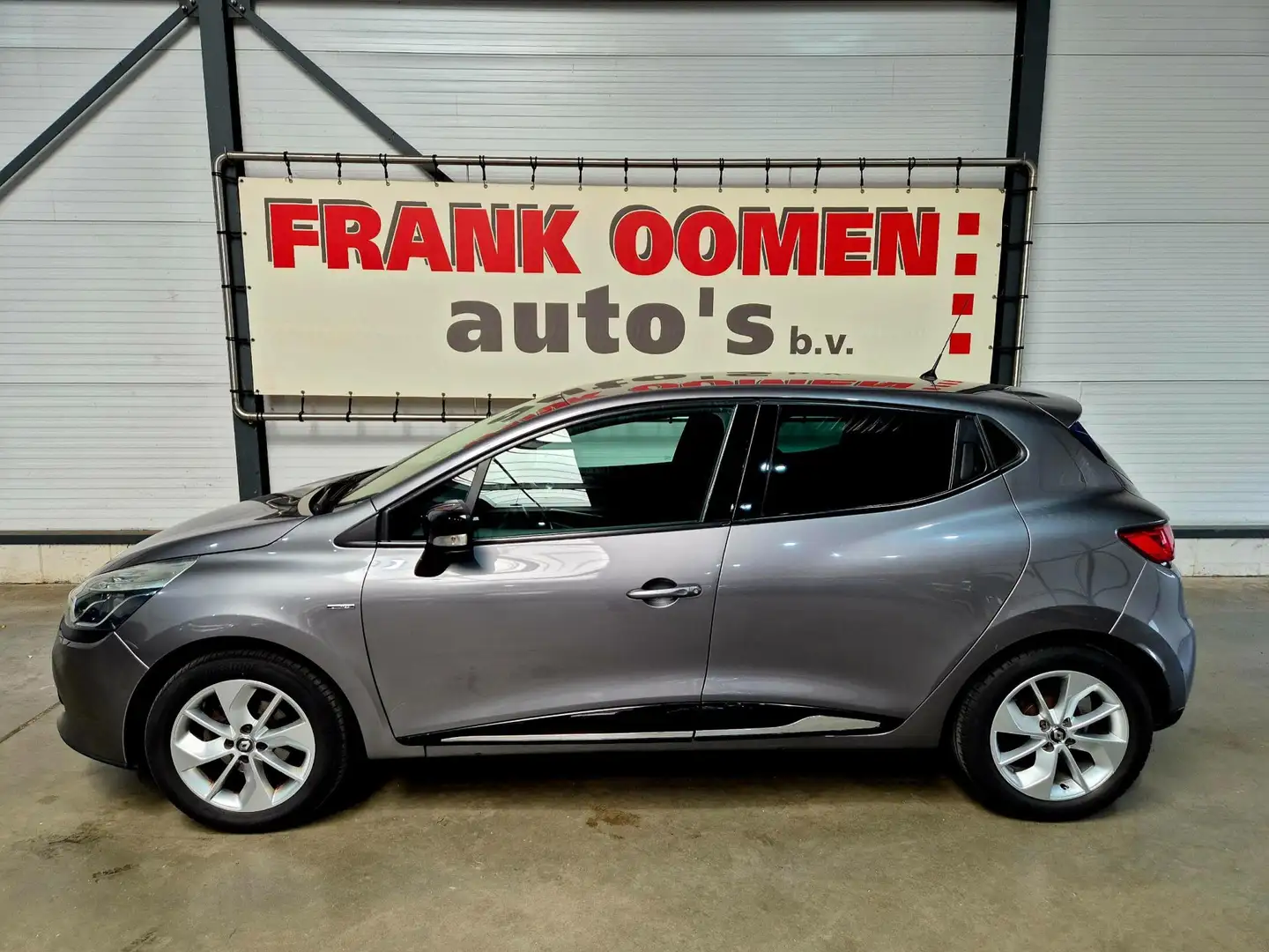 Renault Clio 1.2 73PK Limited + Navi|Bluetooth|Airco|Cruise|PDC Grijs - 2