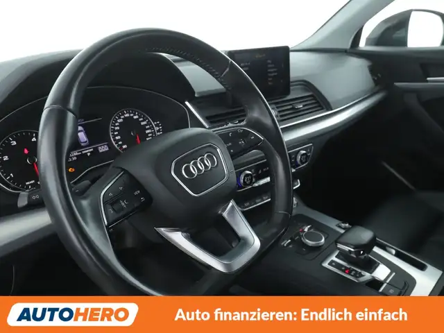 Audi Q5 view 11