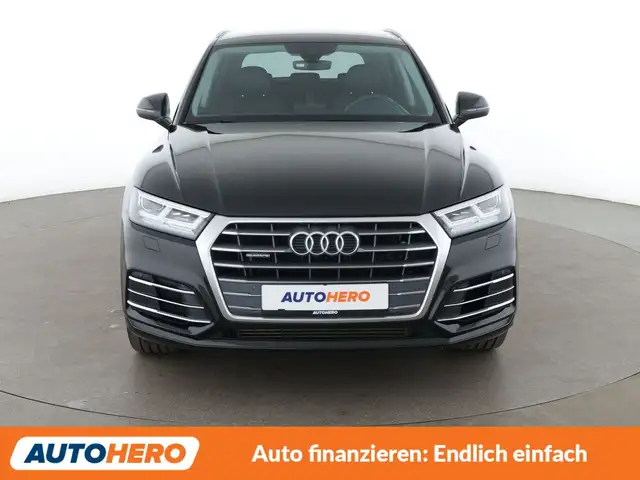 Audi Q5 view 9