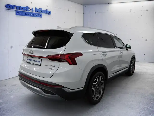 Hyundai Santa Fe view 3