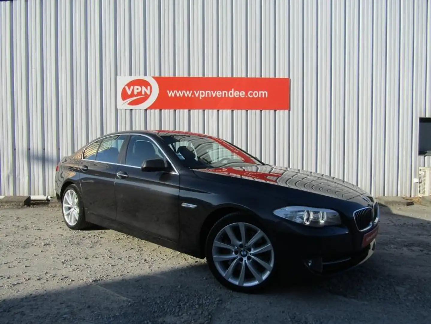 BMW 525 525dA xDrive 218ch Luxury Zwart - 1