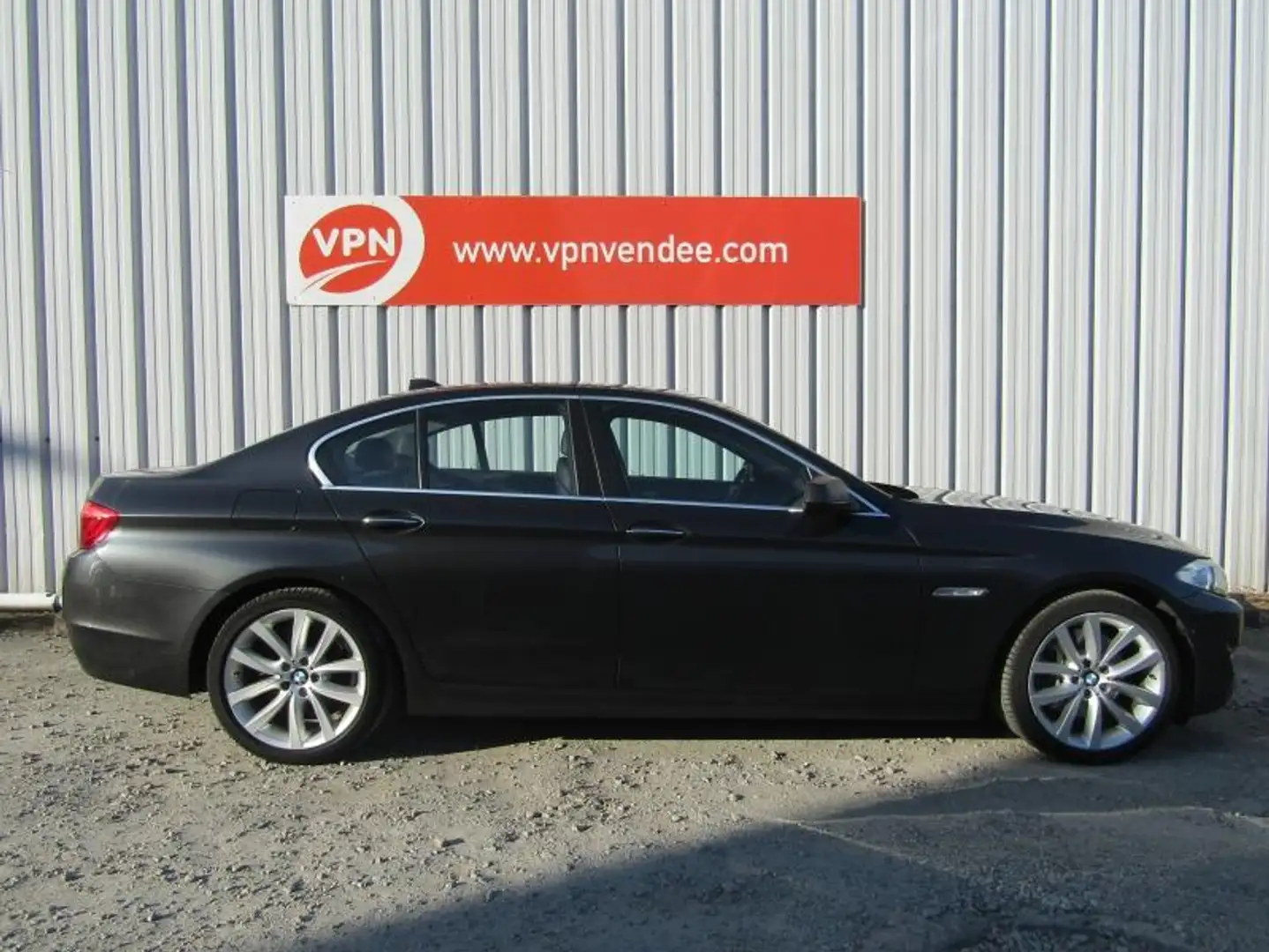BMW 525 525dA xDrive 218ch Luxury Zwart - 2