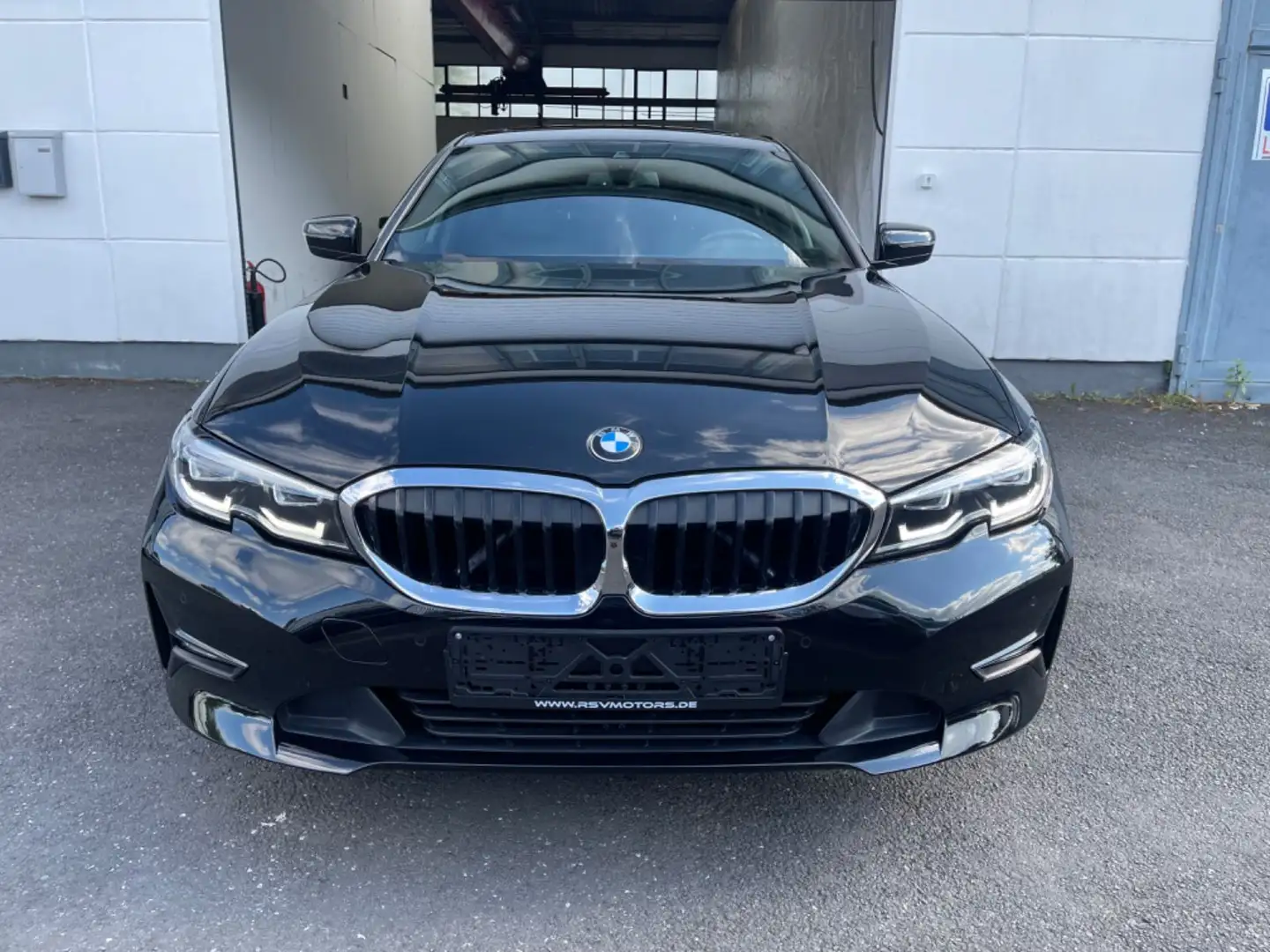 BMW 330 i Luxury  Sport Sitze Leder Cockpit Digital Negro - 2