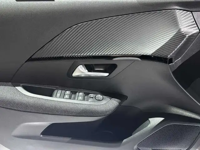 Peugeot 208 view 10