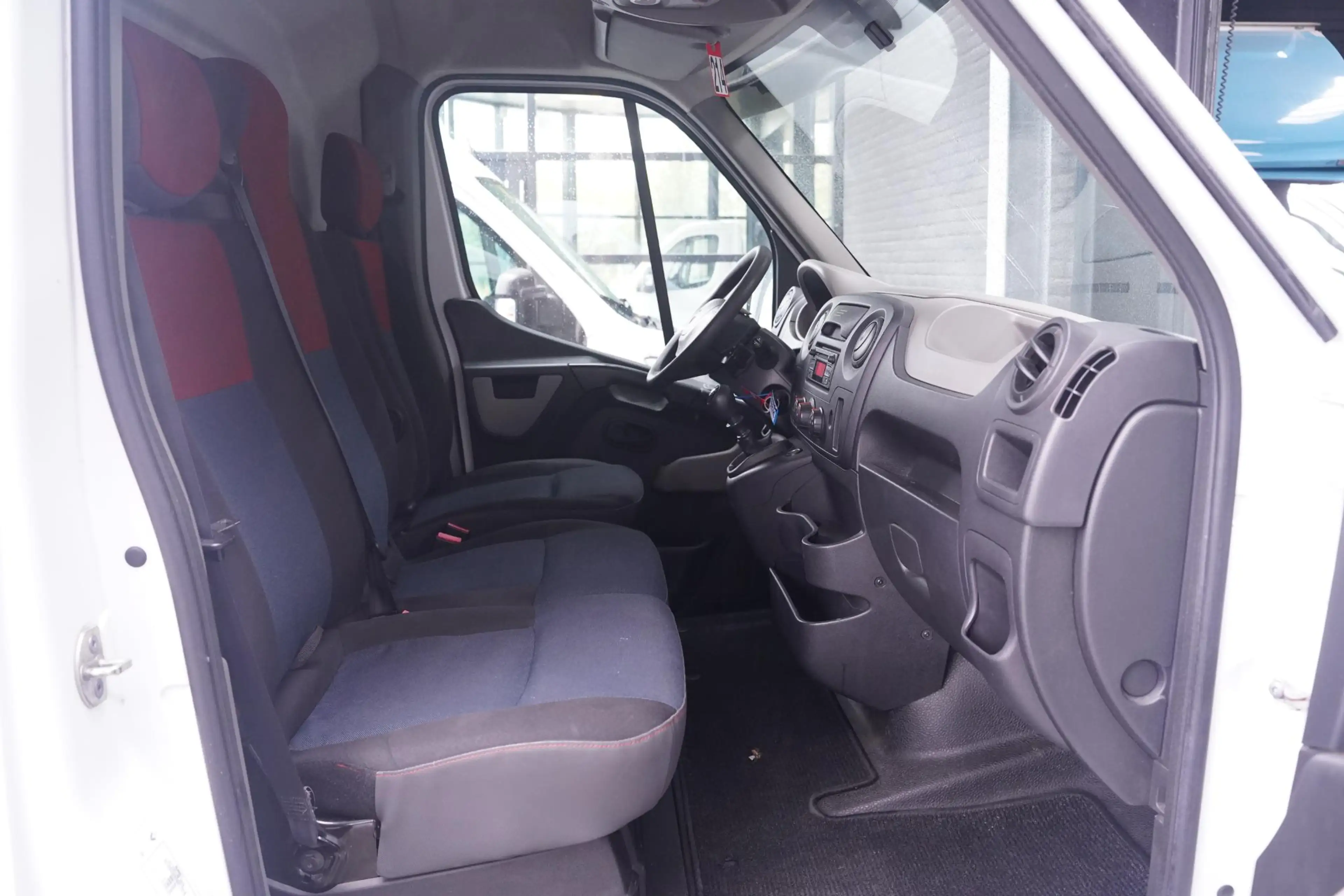 Renault Master 2.3 dCi 130 pk L3H2 Euro 6 Airco, Cruise Control L — photo 19