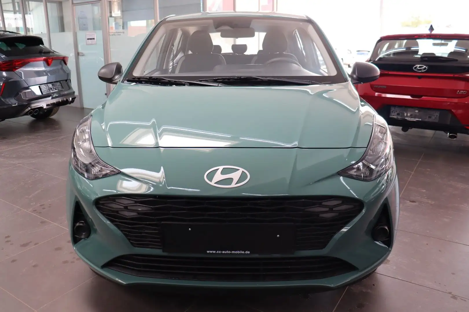 Hyundai i10 1.0 Navi Klima R.Kam/PDC Tempo SOFORT Grün - 2