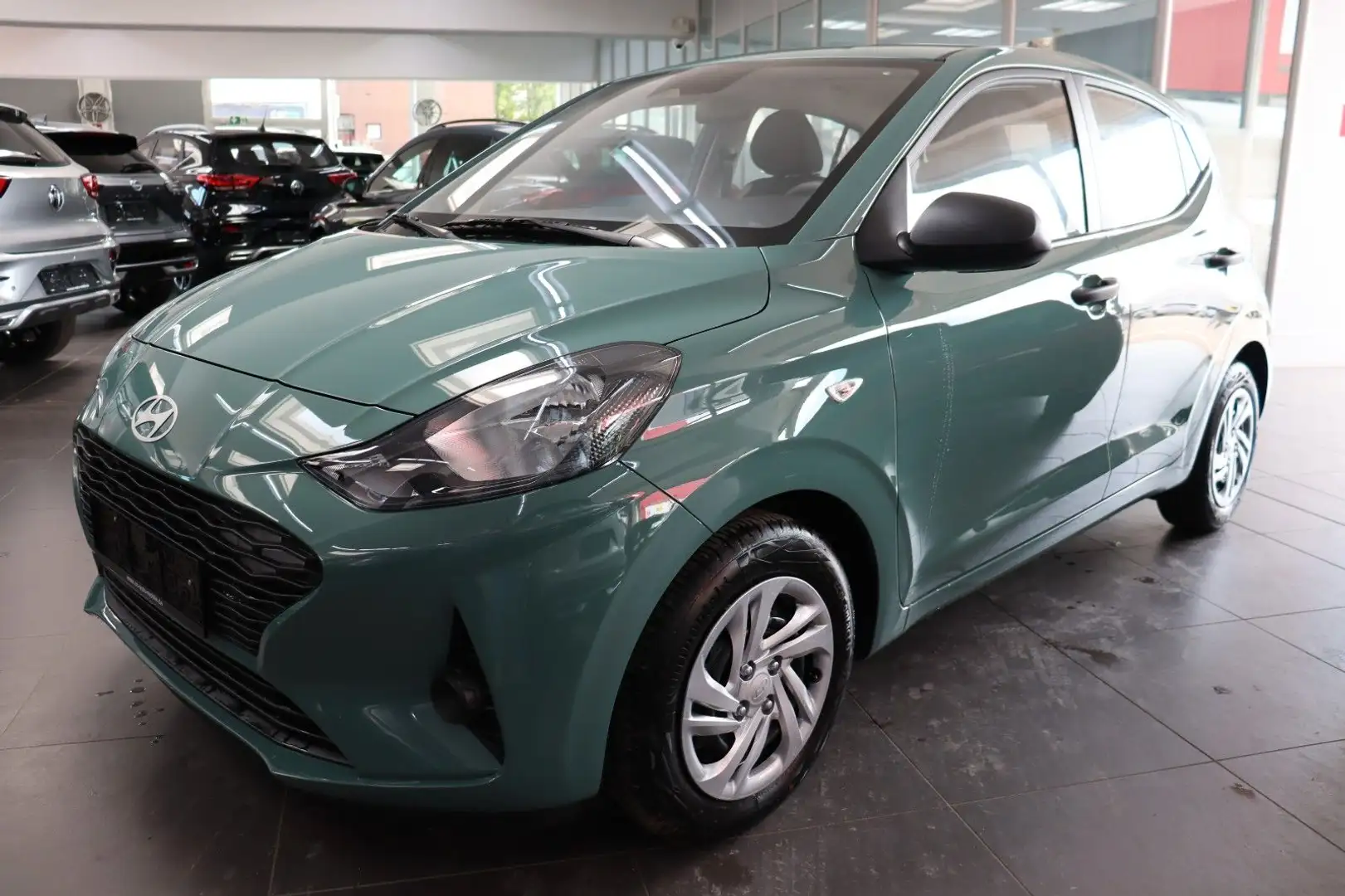 Hyundai i10 1.0 Navi Klima R.Kam/PDC Tempo SOFORT Grün - 1